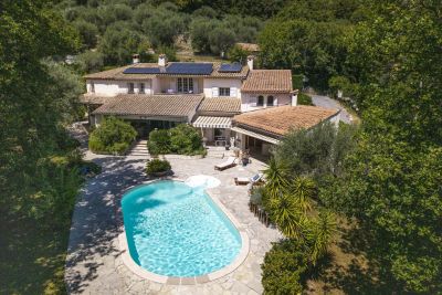 Beautiful 4 bedroom Villa for sale with panoramic and countryside views in Le Broc, Provence Alpes Cote d'Azur