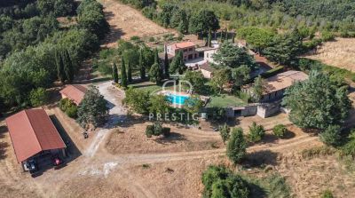 Fabulous Income-Producing 10 bedroom Estate for sale with Panoramic Views in Ficulle, Umbria