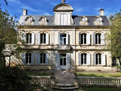 Authentic 6 bedroom Chateau for sale with countryside view in Villeneuve sur Lot, Nouvelle Aquitaine