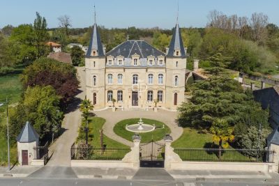 Grand 18 bedroom French Chateau and Hotel with Income  Opportunity for sale in Blaye, Nouvelle Aquitaine