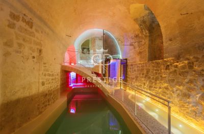 Prestige 10 bedroom Palazzo with Spa, Pool and Income Potential in Rutigliano, Puglia