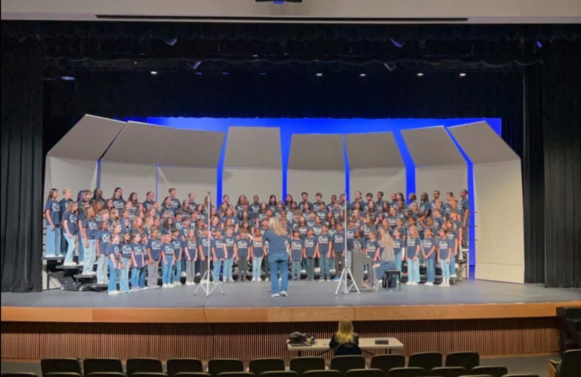 Draper Intermediate Choir students in performance.
