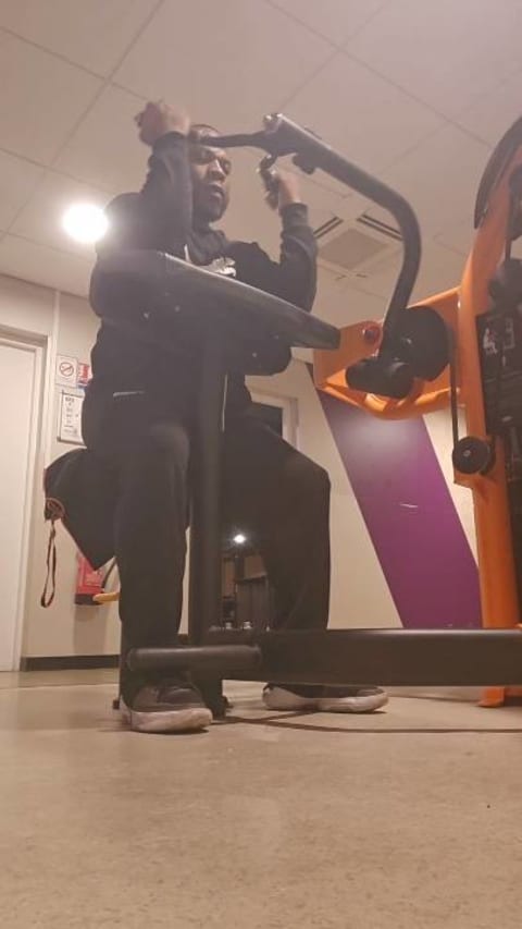Si votre temps est limité le matin, à midi ou le soir. 
Superset 
Idéal pour gagner du temps et augmenter la dépense énergétique.
40 minutes suffisent.
Contactez-moi pour plus d'informations. — Gary Kono