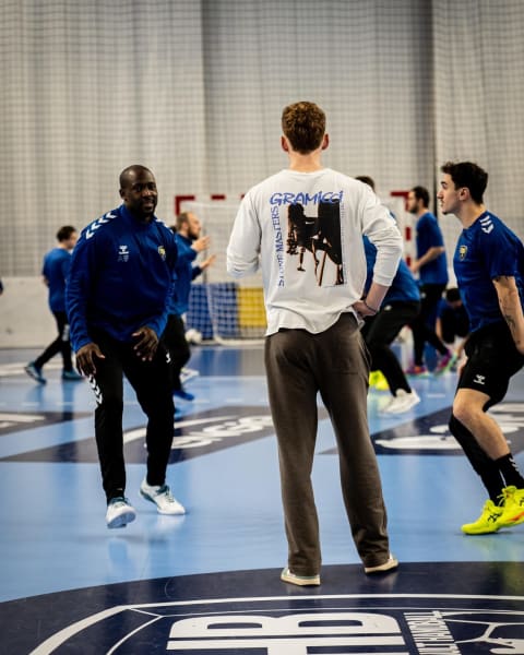 Chaque détail compte 🎯 Technique, puissance, régularité #coaching #handball #padel #performance #paris — Lucas Watteeuw