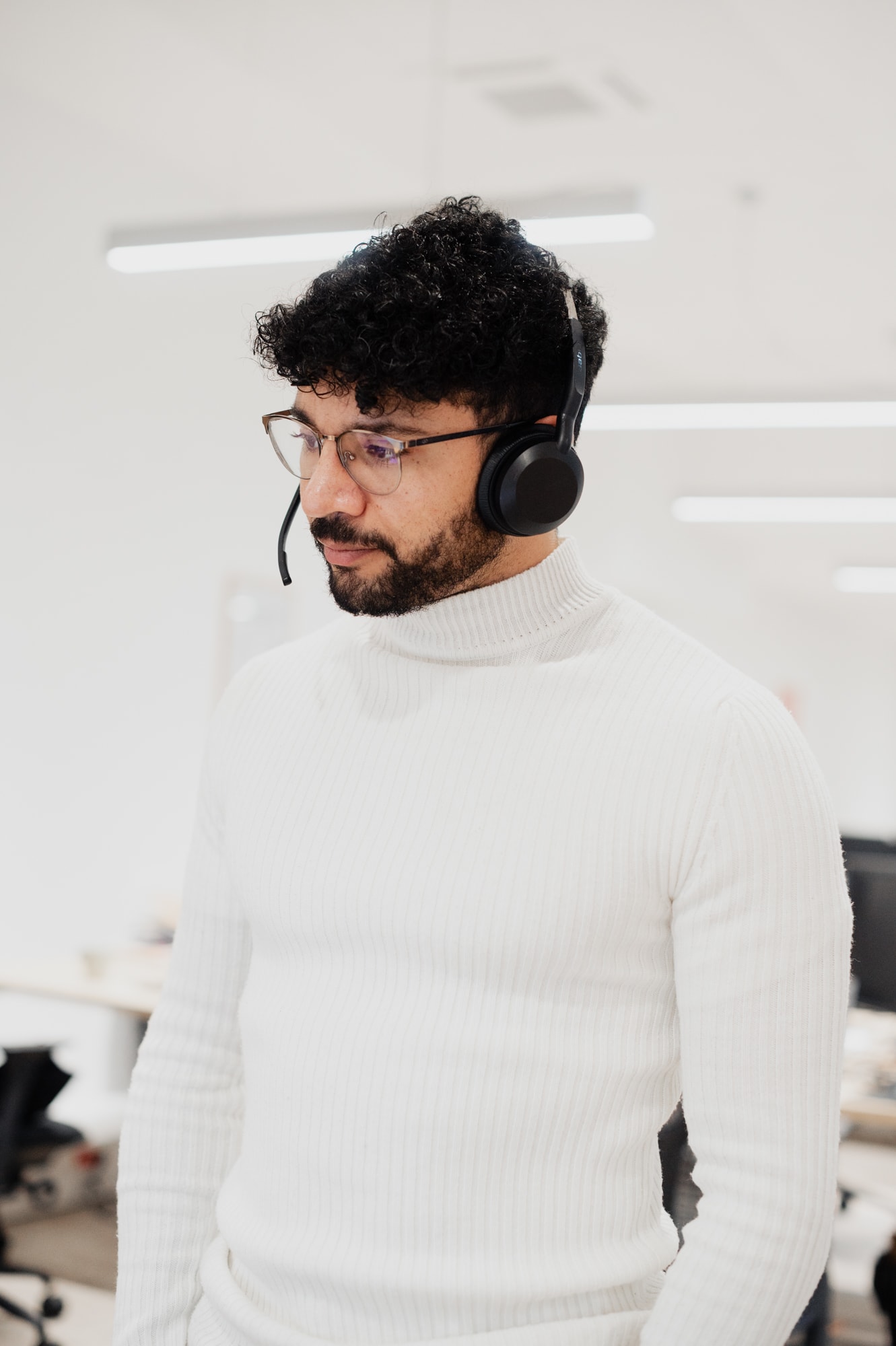 Un courtier au téléphone