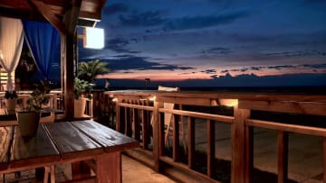 Acheter entre amis : les Petits Mouchoirs en vrai