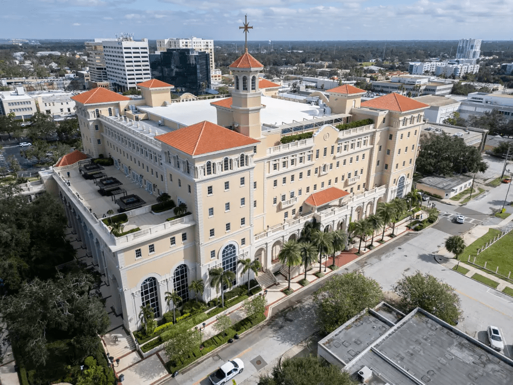 L'immense QG de la Scientologie basé au coeur de Clearwater - Source : LP Media for NY Post