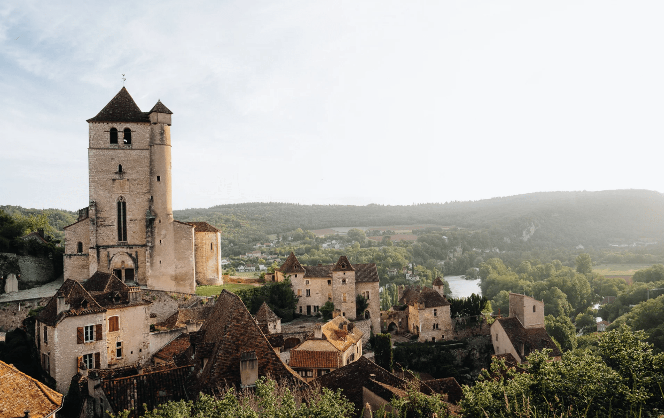 Ville de Saint-Cirq-Lapopie dans le Lot