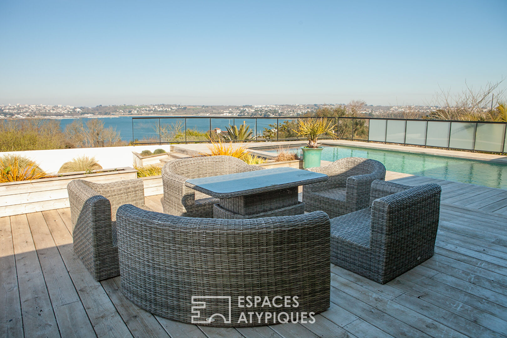 Maison bretonne avec vue mer - © Espaces atypiques