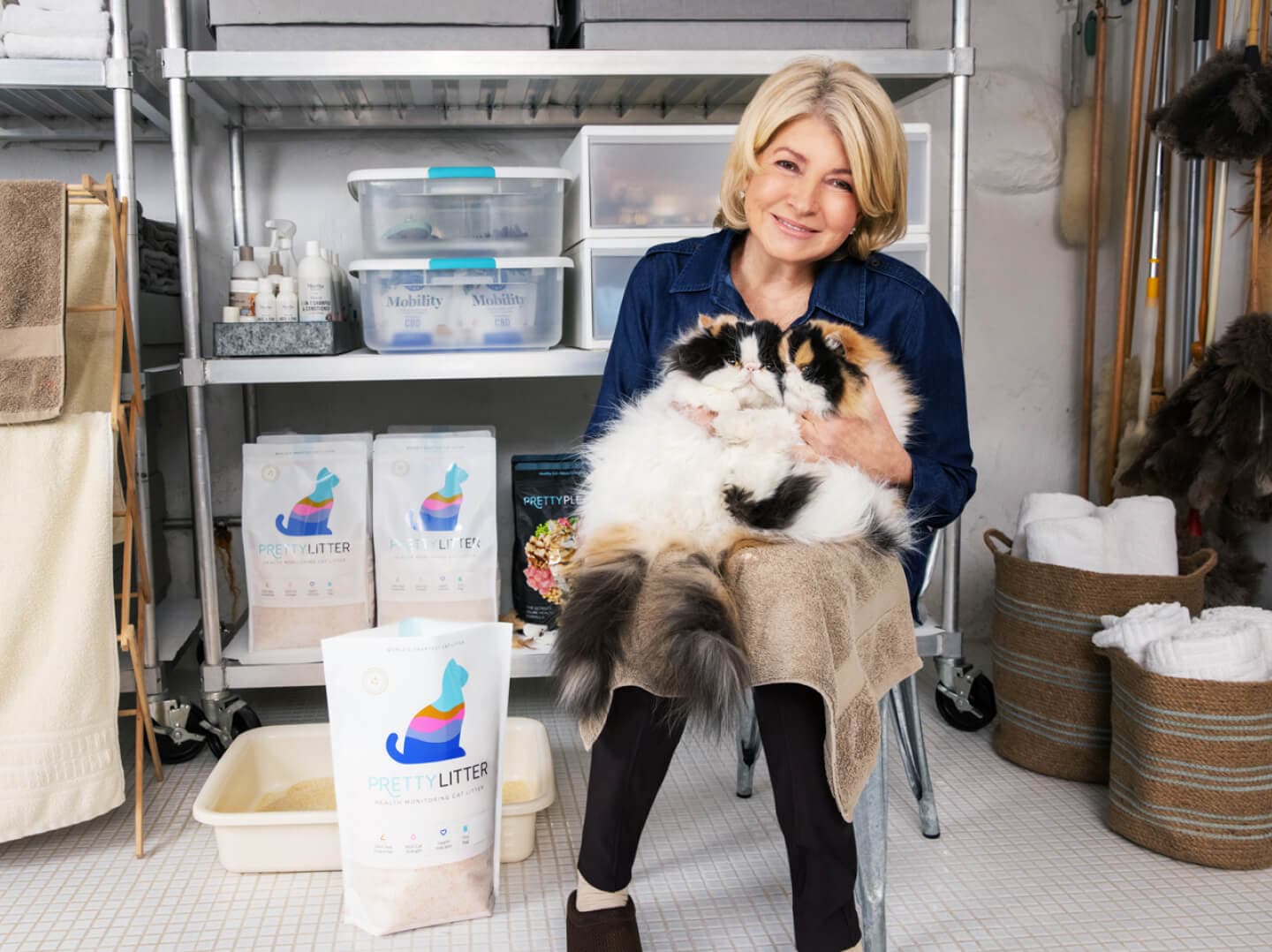 Martha Stewart and her two Persian          cats: Princess Peony and Empress Tang