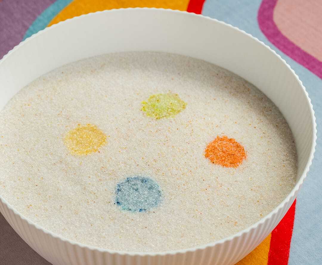 A litter box showing different colors of PrettyLitter