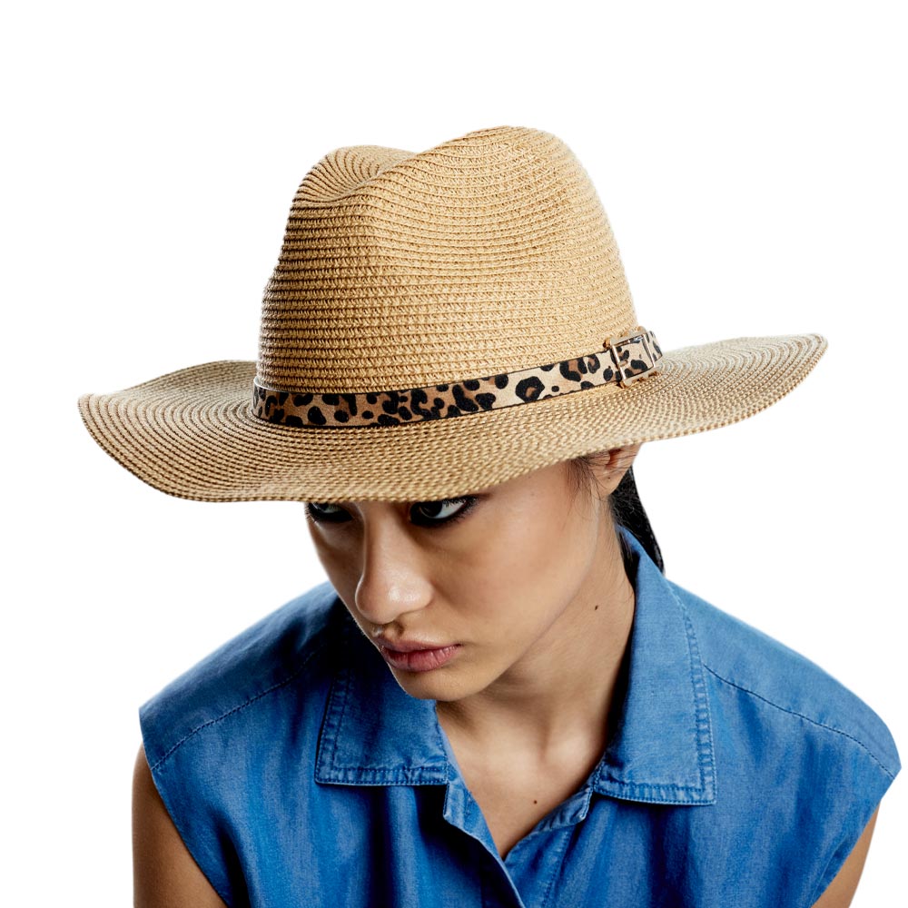 Mujer Con Sombrero Poncho Y Vaquero Al Aire Libre Imagen de archivo -  Imagen de amarillento, fashionable: 266128943