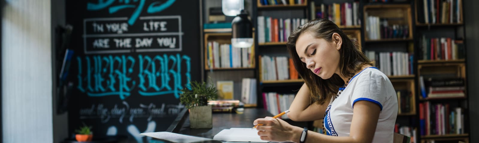 Imagem de destaque do post O que faz um editor de livros? Saiba mais!
