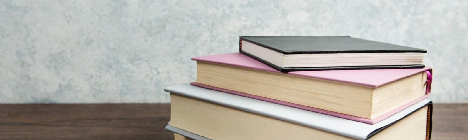 Imagem de destaque do post 4 ideias de encadernação para livros, apostilas e relatórios