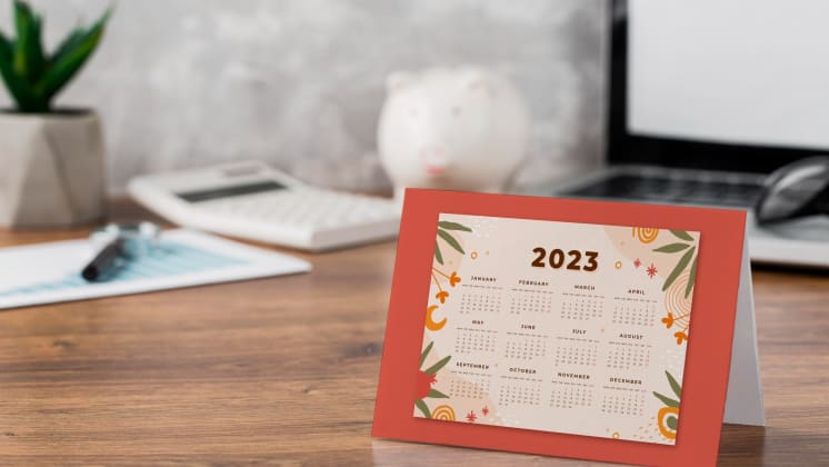 Thumbnail do post Calendário de mesa personalizado: 8 ideias para você se inspirar