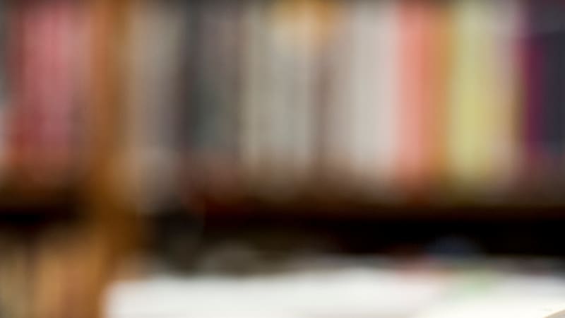 Imagem de destaque do post Por que imprimir seu livro em pequenas quantidades pode ser mais lucrativo? Descubra!