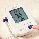 Monitor de presión arterial Omron HEM-7154-E para brazo con 1 pieza