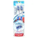 Colgate Triple Acción Blancura Cepillo Dental Con 2 Piezas