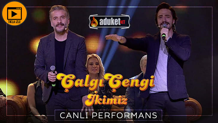 Ahmet Kural Murat Cemcir sie liegt in meinen armen