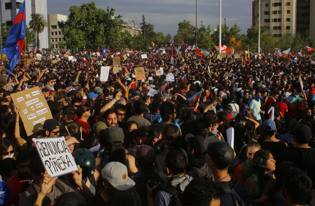 La crisis política chilena, un intento de democratizar la democracia.