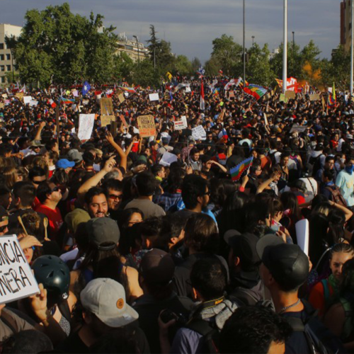 La crisis política chilena, un intento de democratizar la democracia.