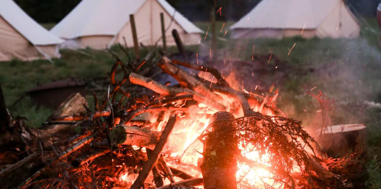 feu de camp tipi 