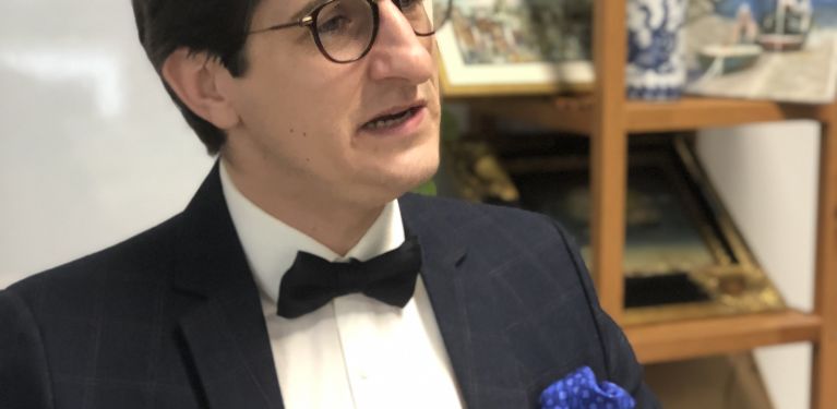 Valentin comédien acteur fil rouge concept thème