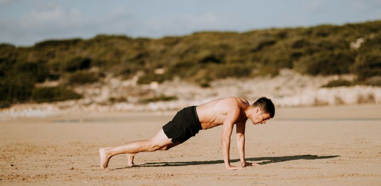 break dance yoga plage