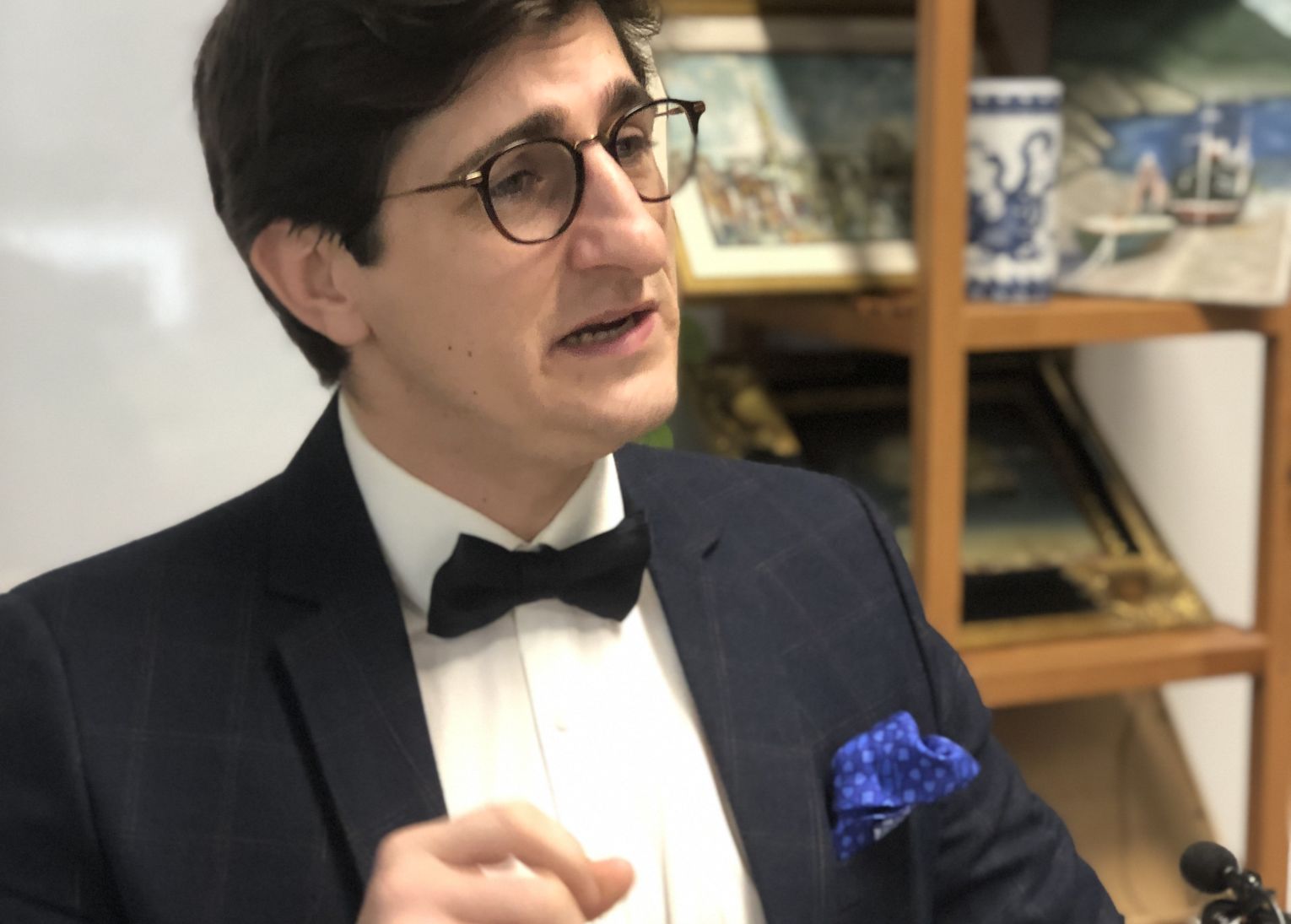 Valentin comédien acteur fil rouge concept thème