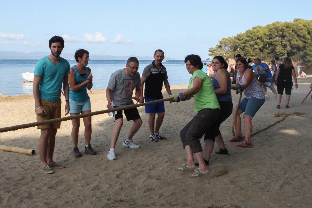 Challenge team building Robinson Koh Lanta Survivor plage saint raphael