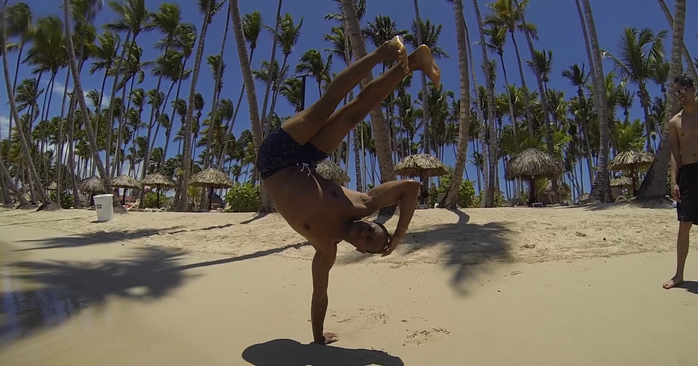 Break dance République Dominicaine Adopteunmec plage sable cocotiers