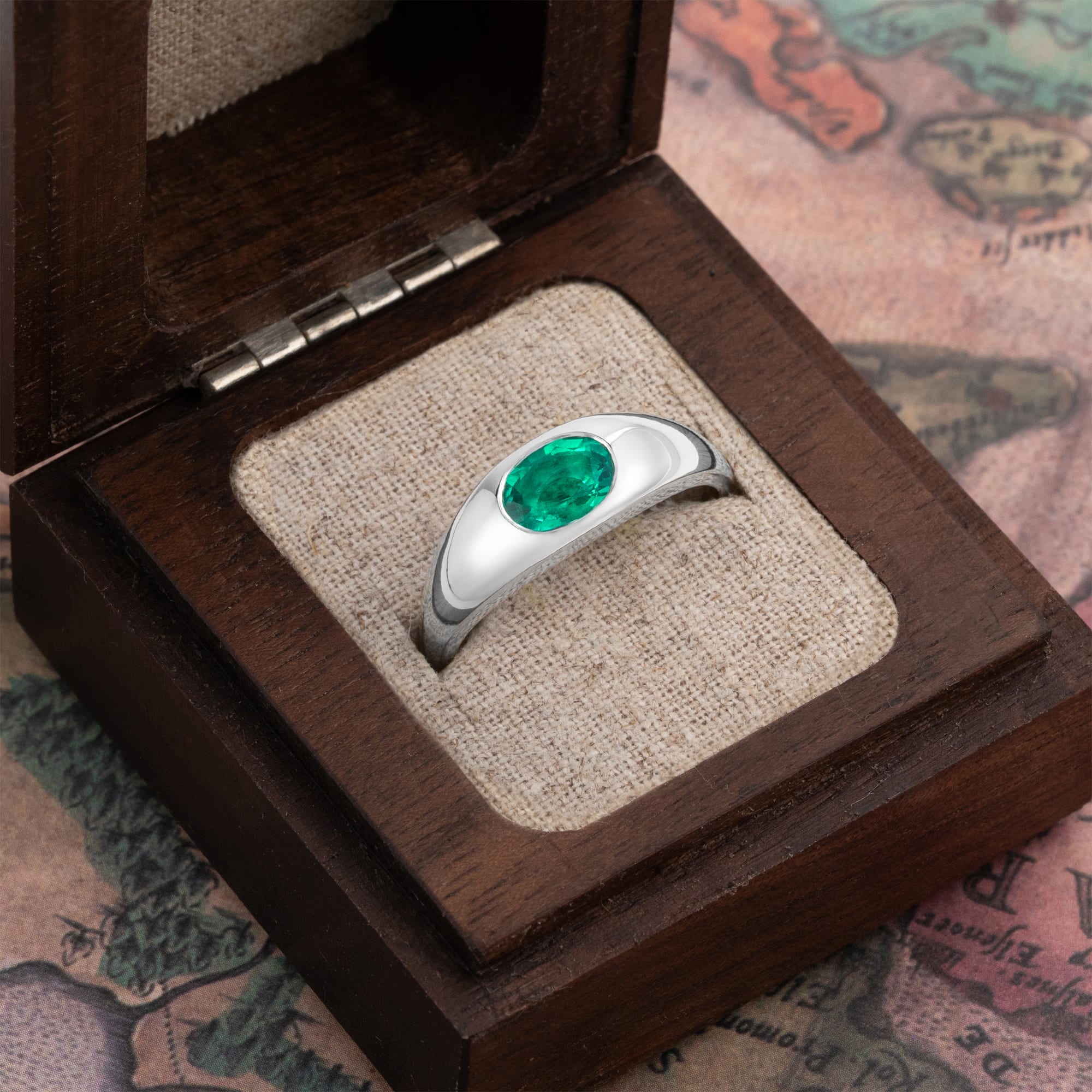 Lab emerald bezel set ring  — 7
