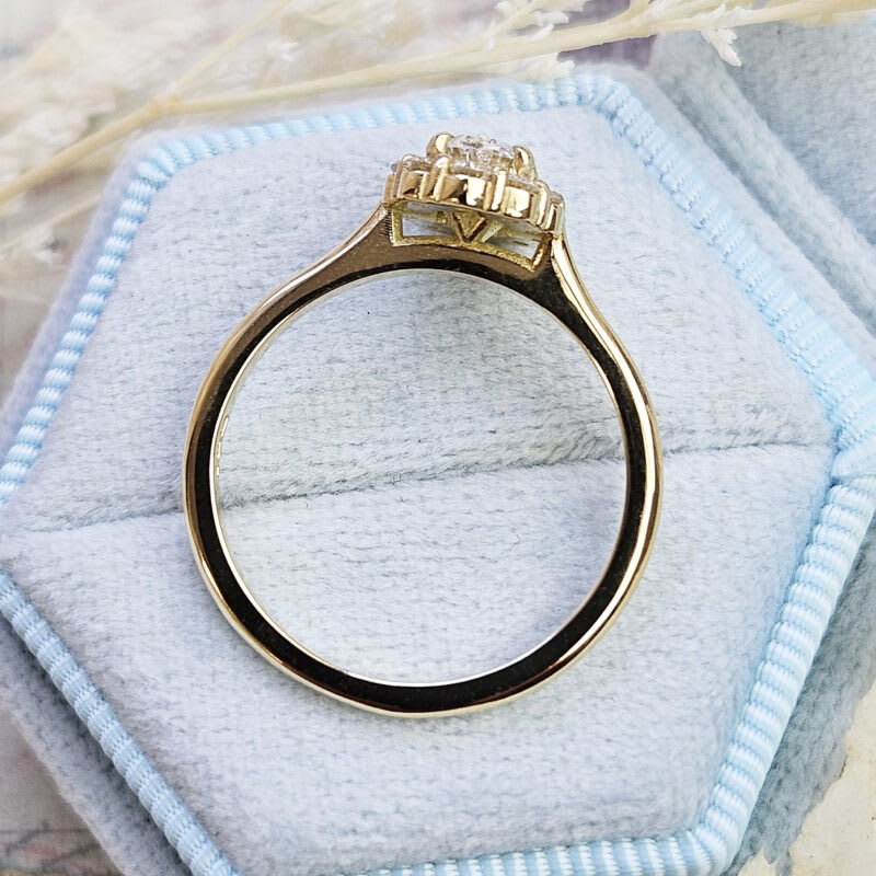 Oval lab diamond cluster ring in 18ct yellow gold — 5