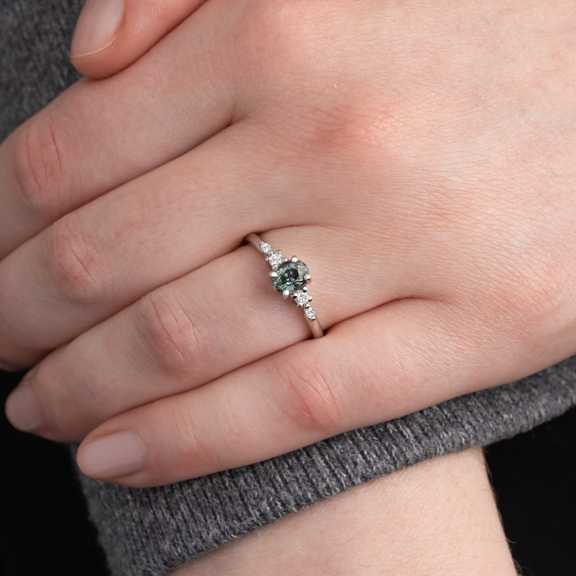 Teal sapphire and diamond ring — 4