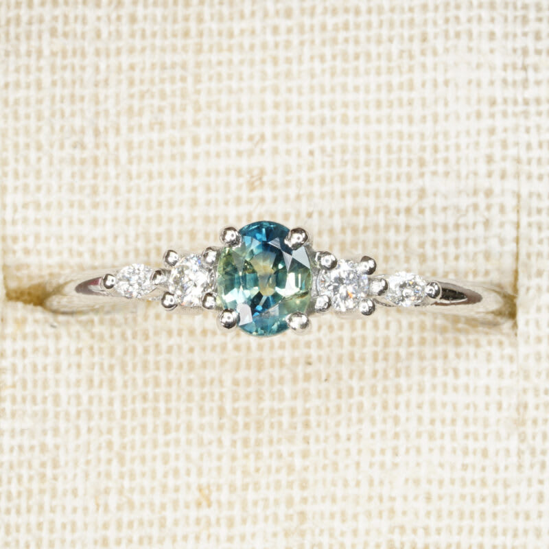 Oval bi colour sapphire and diamond 5 stone ring — 1