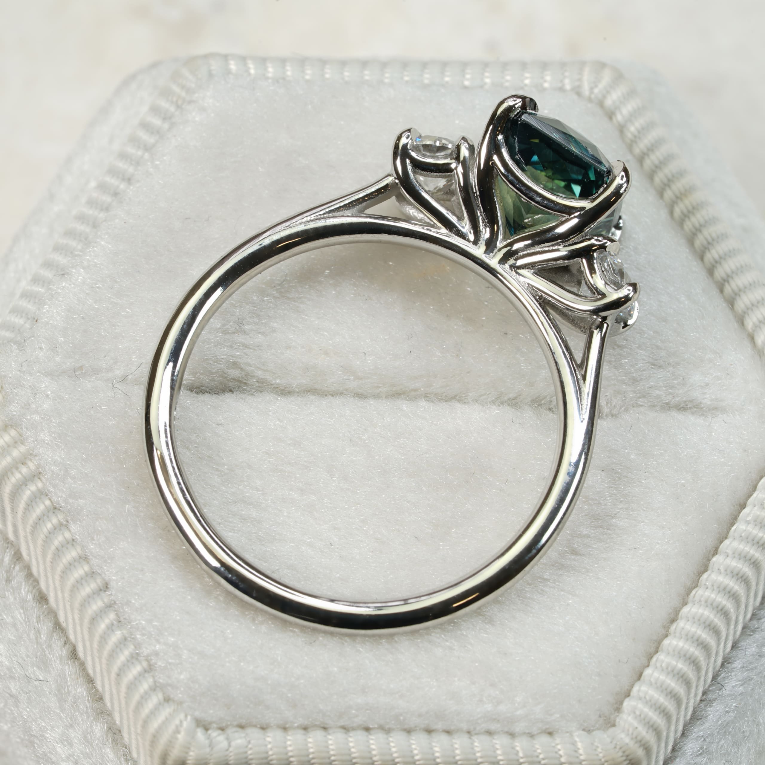 Radiant green sapphire and diamond ring — 3