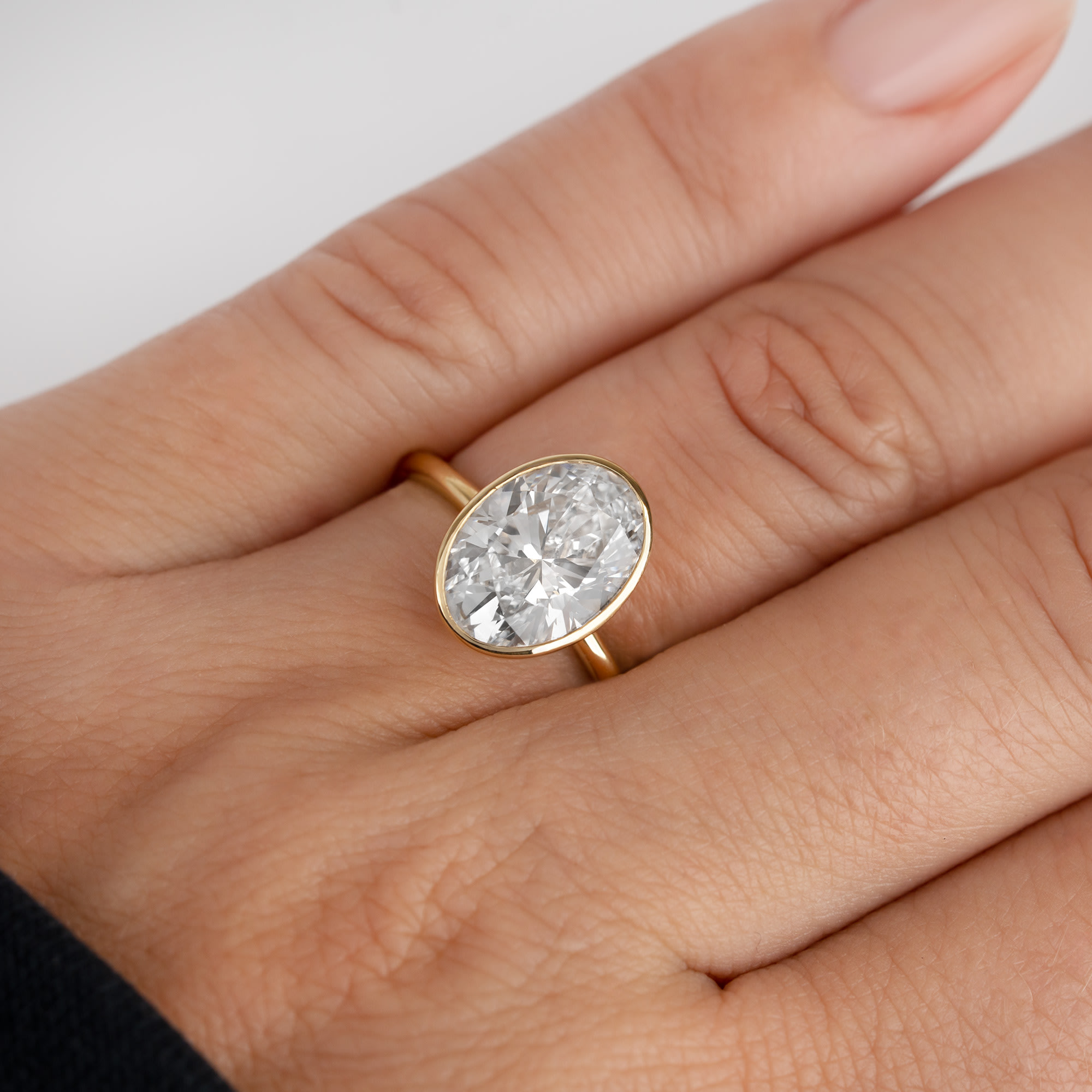 Oval lab grown diamond solitaire ring in 18ct yellow gold — 4