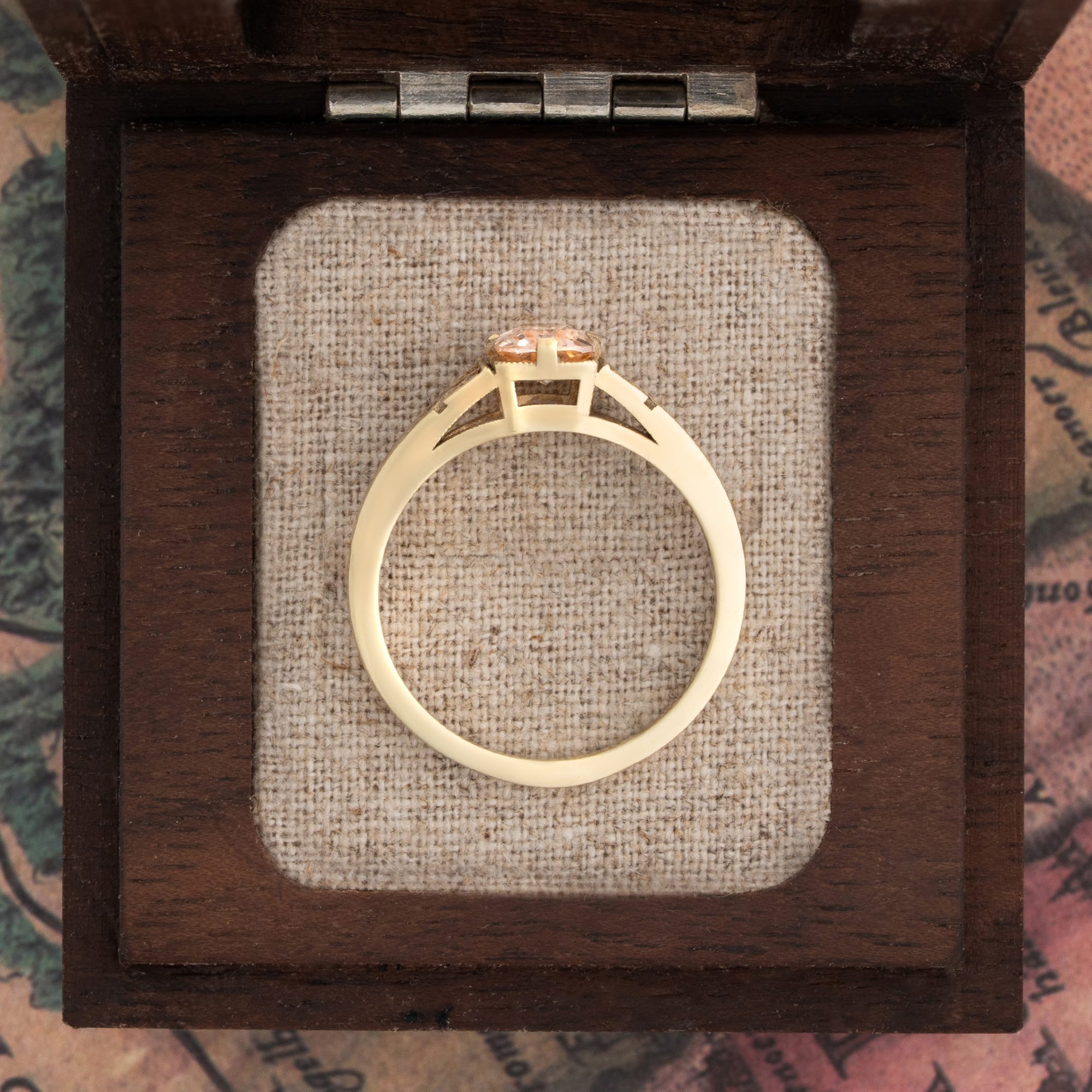 Champagne sapphire and diamond art deco ring  — 3
