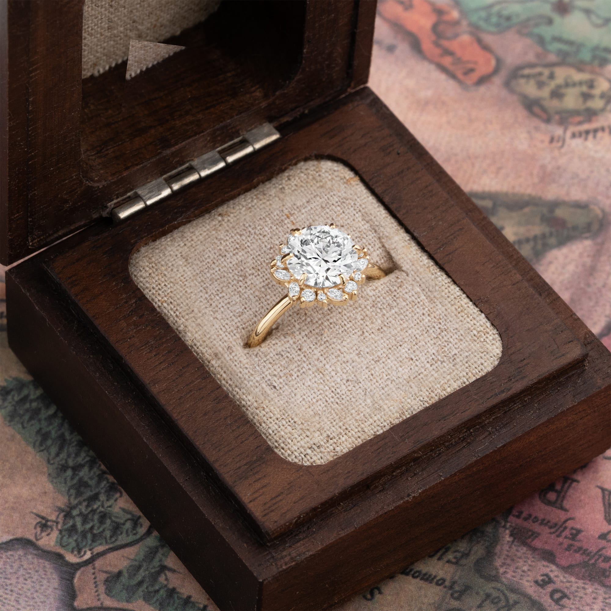Round lab grown diamond ring in 18ct yellow gold — 3