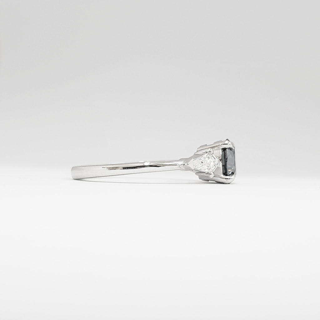Grey moissanite kite trilogy ring — 4