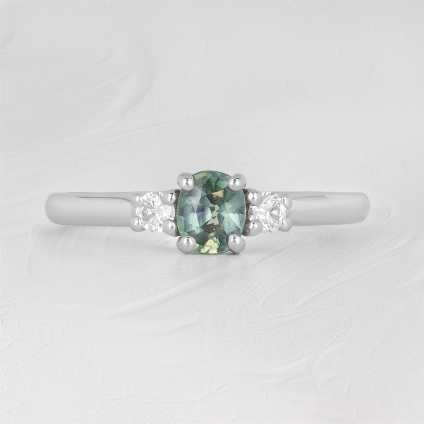 Green sapphire and diamond ring — 1