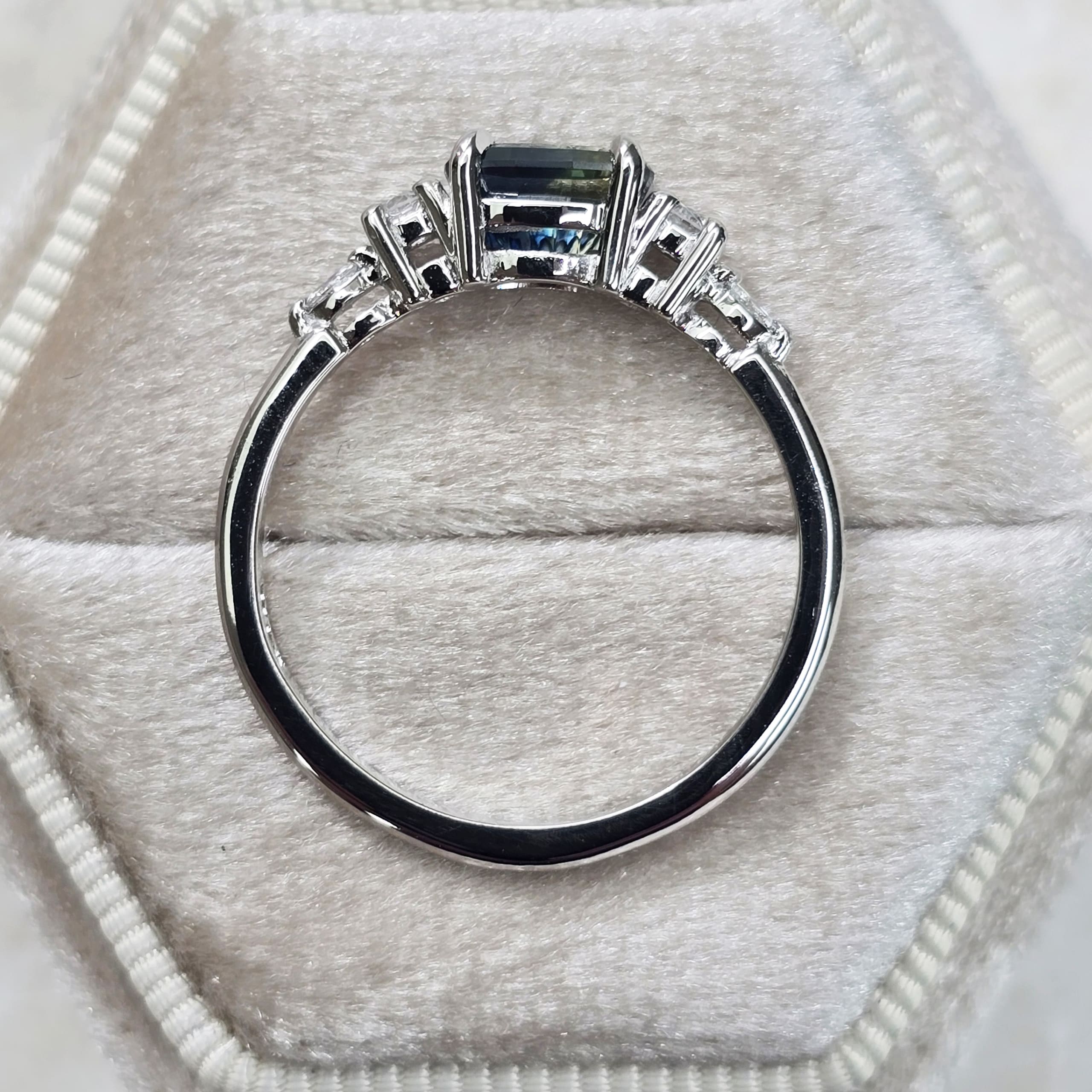 John Dyer 'Deep Concave' Sapphire and Diamond ring — 3