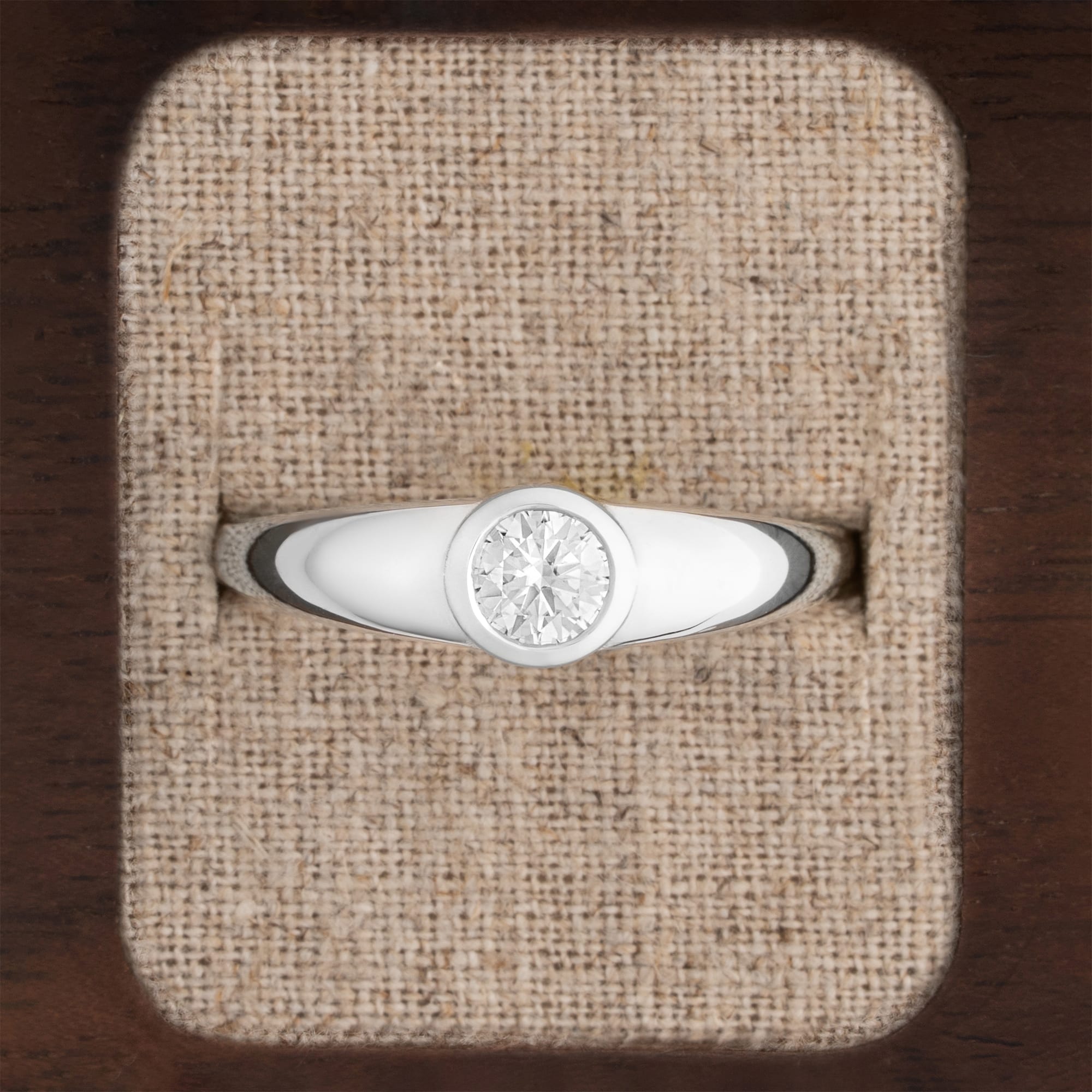 Round diamond set tapered ring