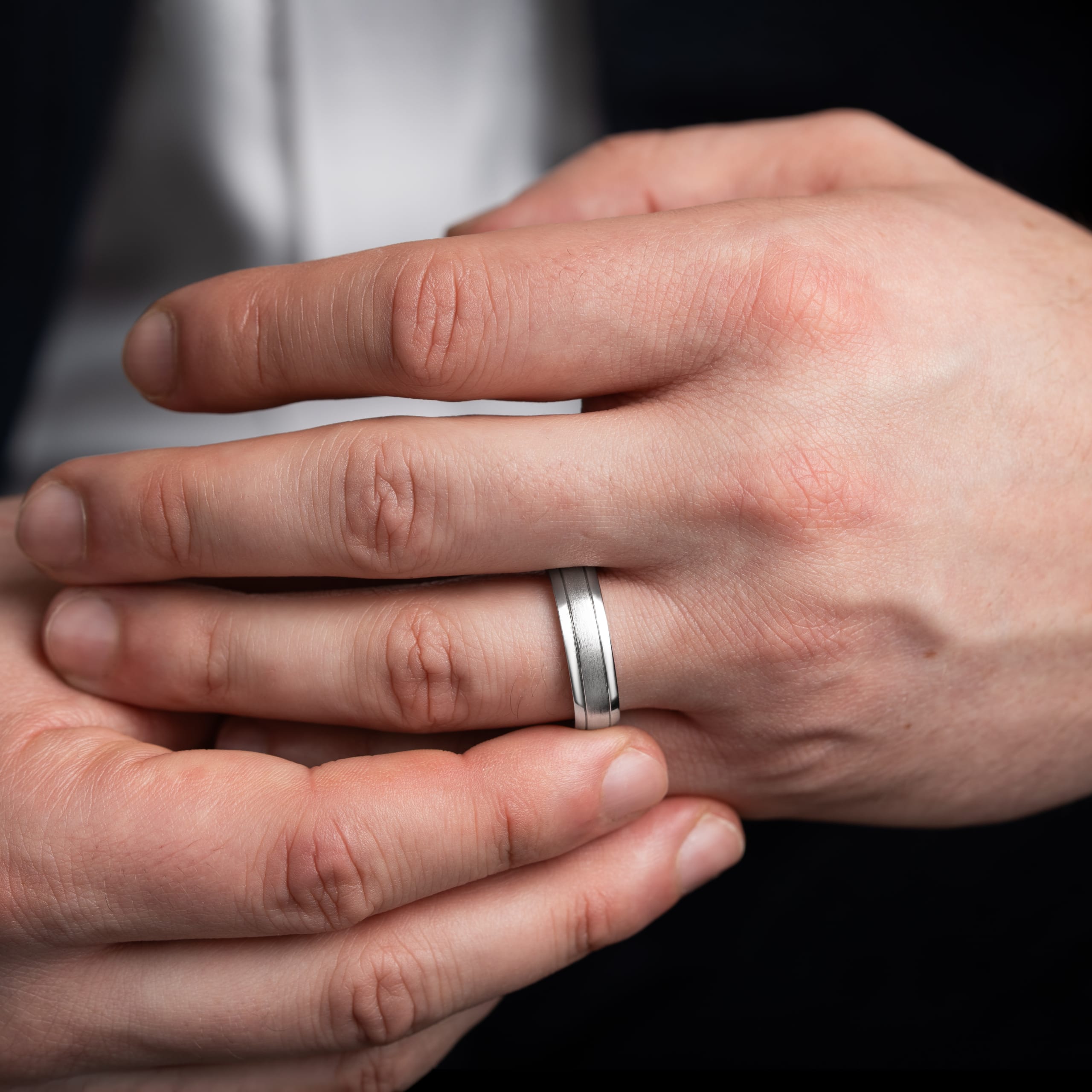 Brushed center wedding band 