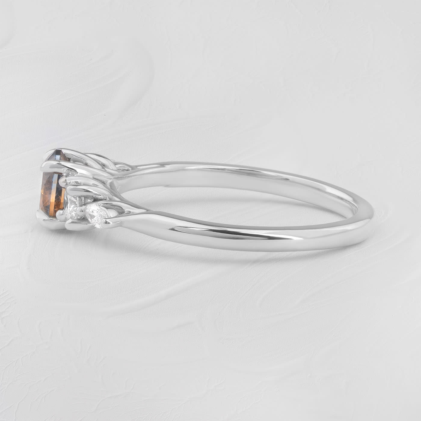 Bi colour orange and blue sapphire and diamond trellis ring  — 3