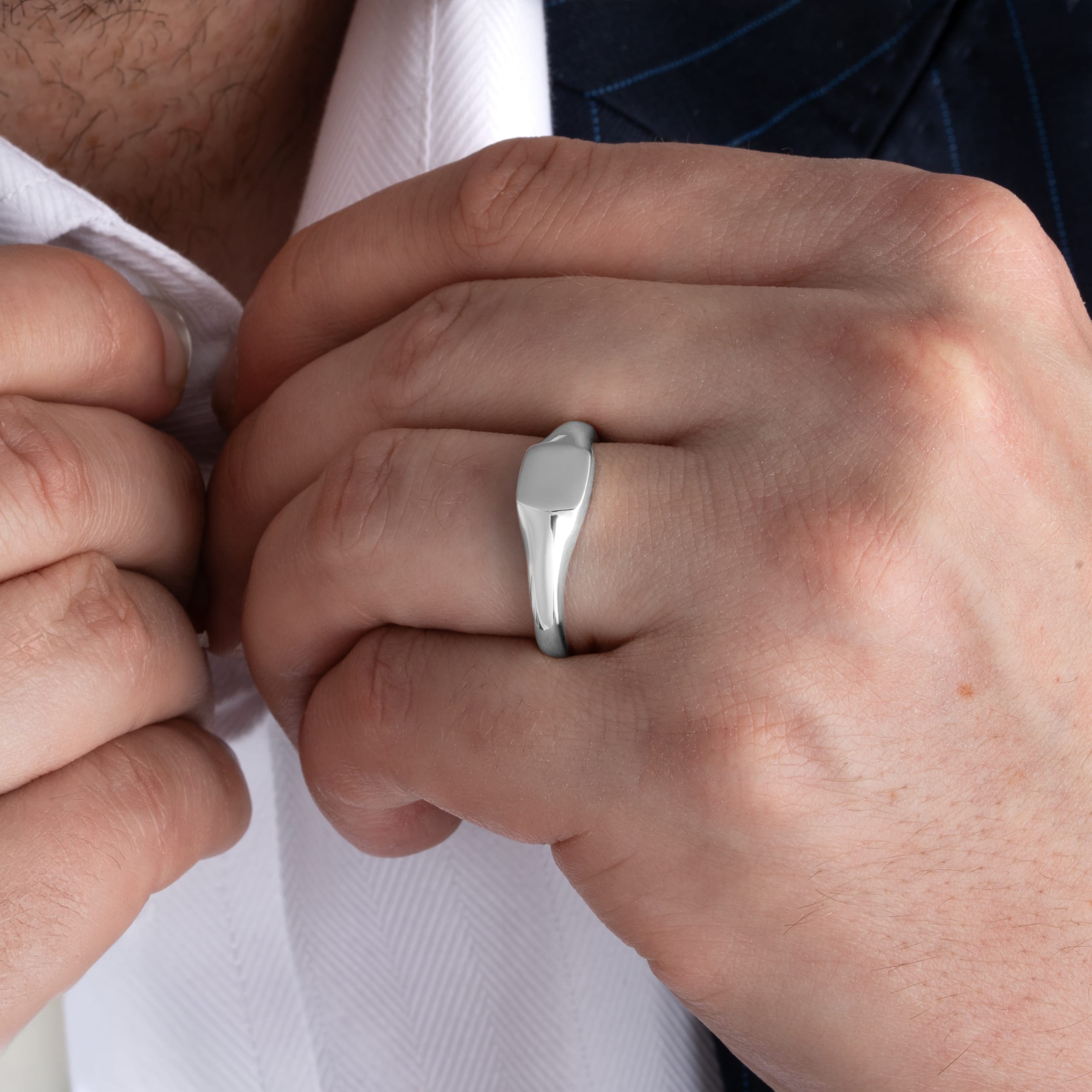 Square signet ring  — 2