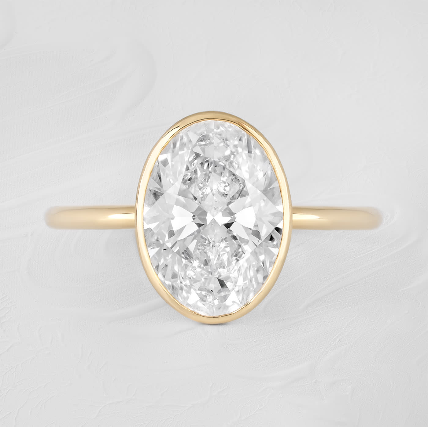 Oval lab grown diamond solitaire ring in 18ct yellow gold — 1