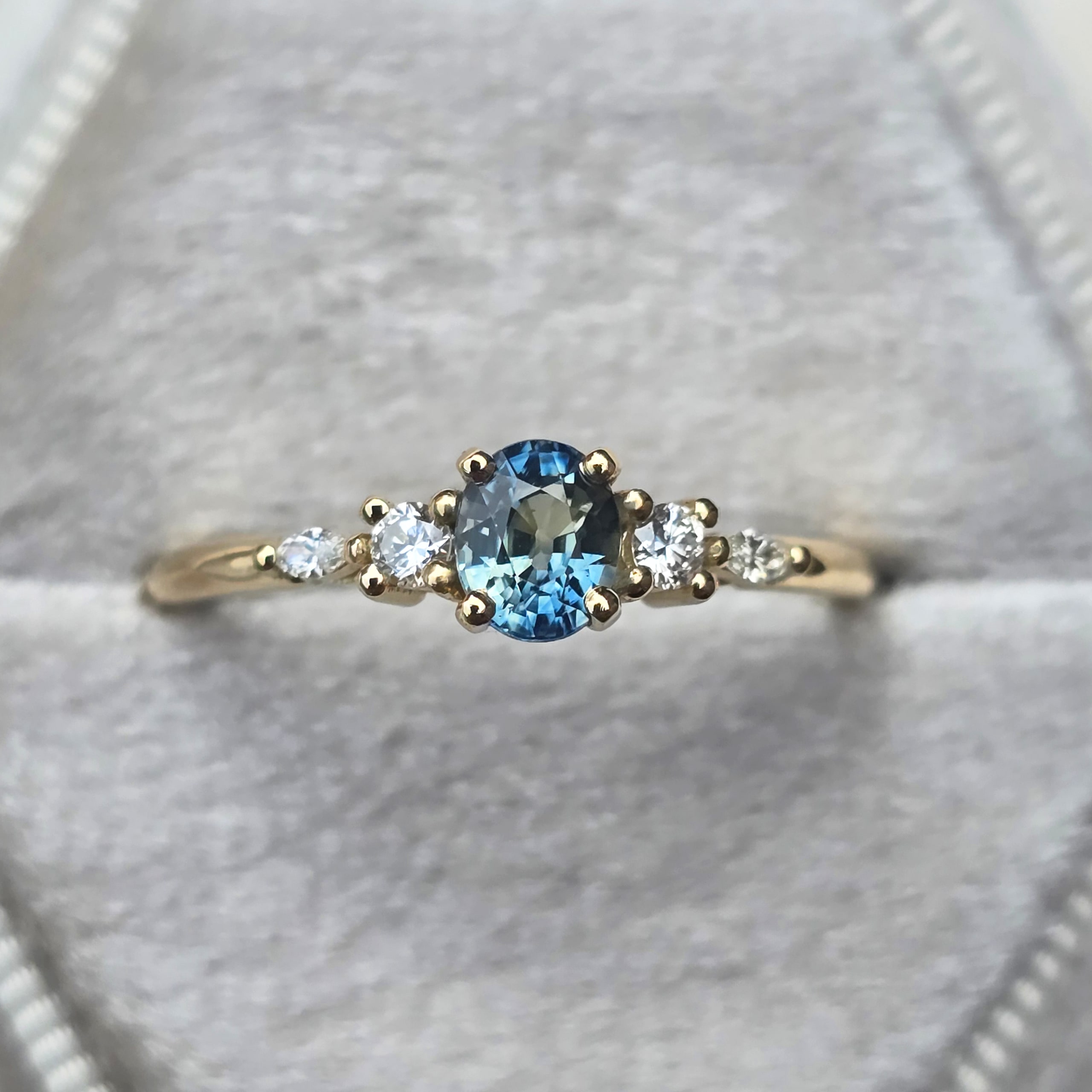 Bi colour sapphire and diamond ring — 1