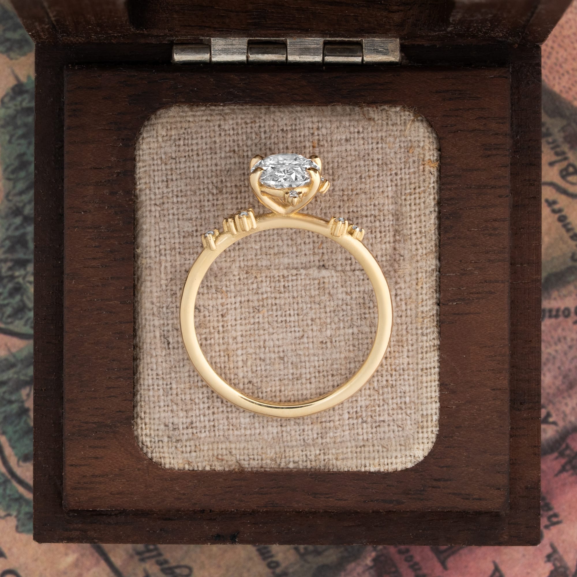 Oval lab grown diamond ring in 18ct yellow gold — 4