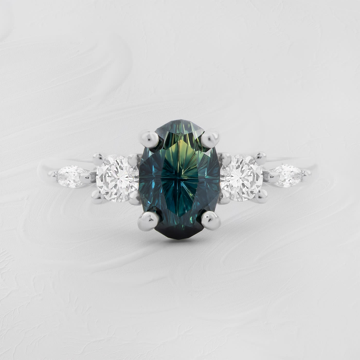 Oval parti starbrite sapphire and diamond ring — 1